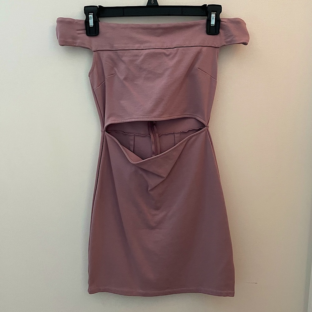 💗 URBAN OUTFITTERS CUT-OUT MINI DRESS 💗